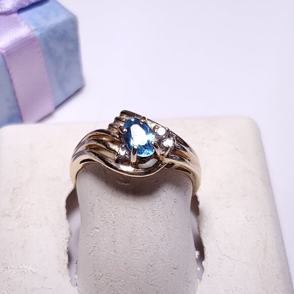 Estate 1/2ctw Natural oval Topaz and Diamond ribbed 10Kt Yellow Gold Ring #22355 - Picture 1 of 6